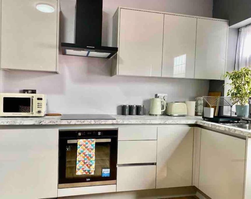 Lovely 1 Bed Studio Apartment With Free Parking Oksford Zewnętrze zdjęcie